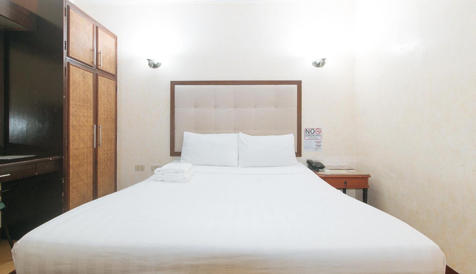 Bliss Hotel Dau Mabalacat Eksteriør bilde