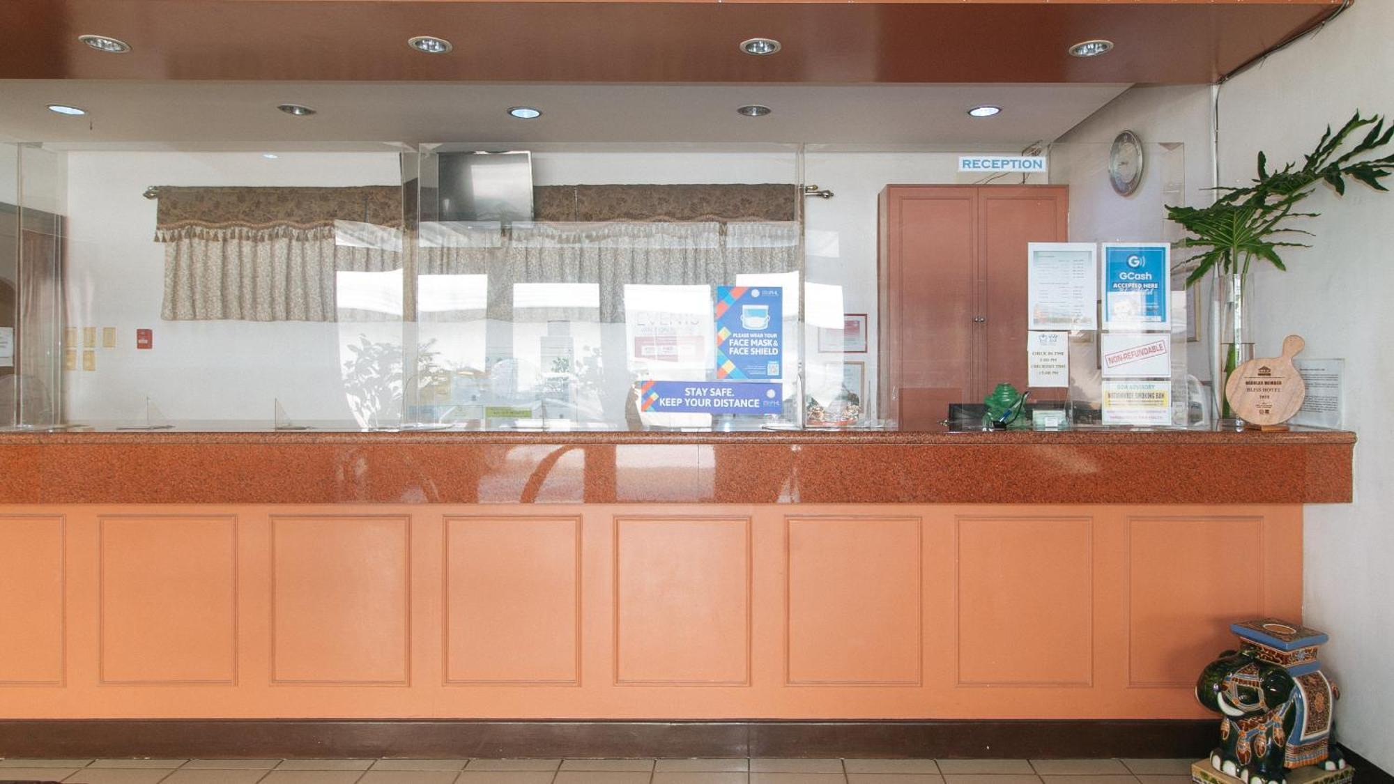 Bliss Hotel Dau Mabalacat Eksteriør bilde