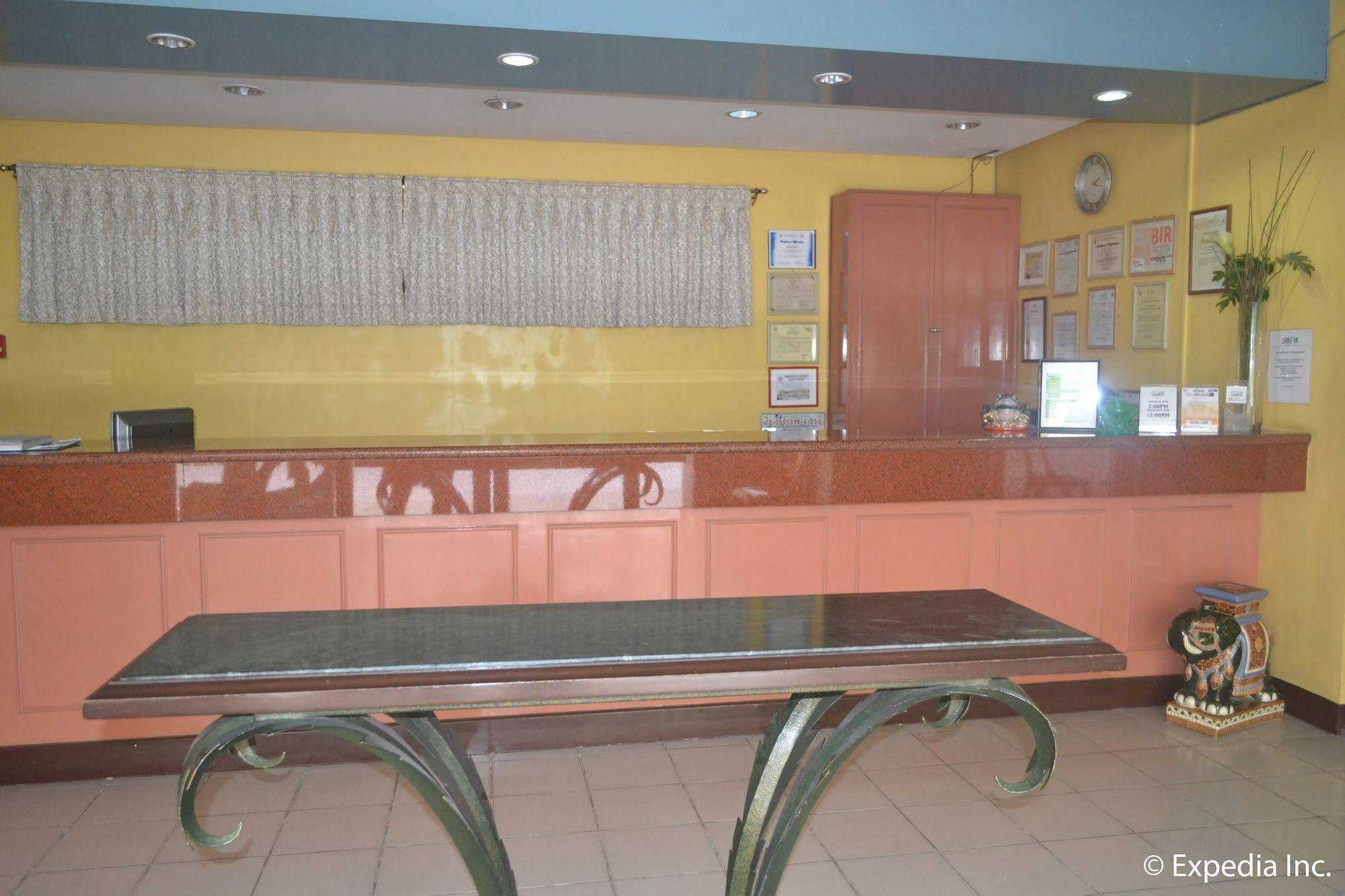 Bliss Hotel Dau Mabalacat Eksteriør bilde