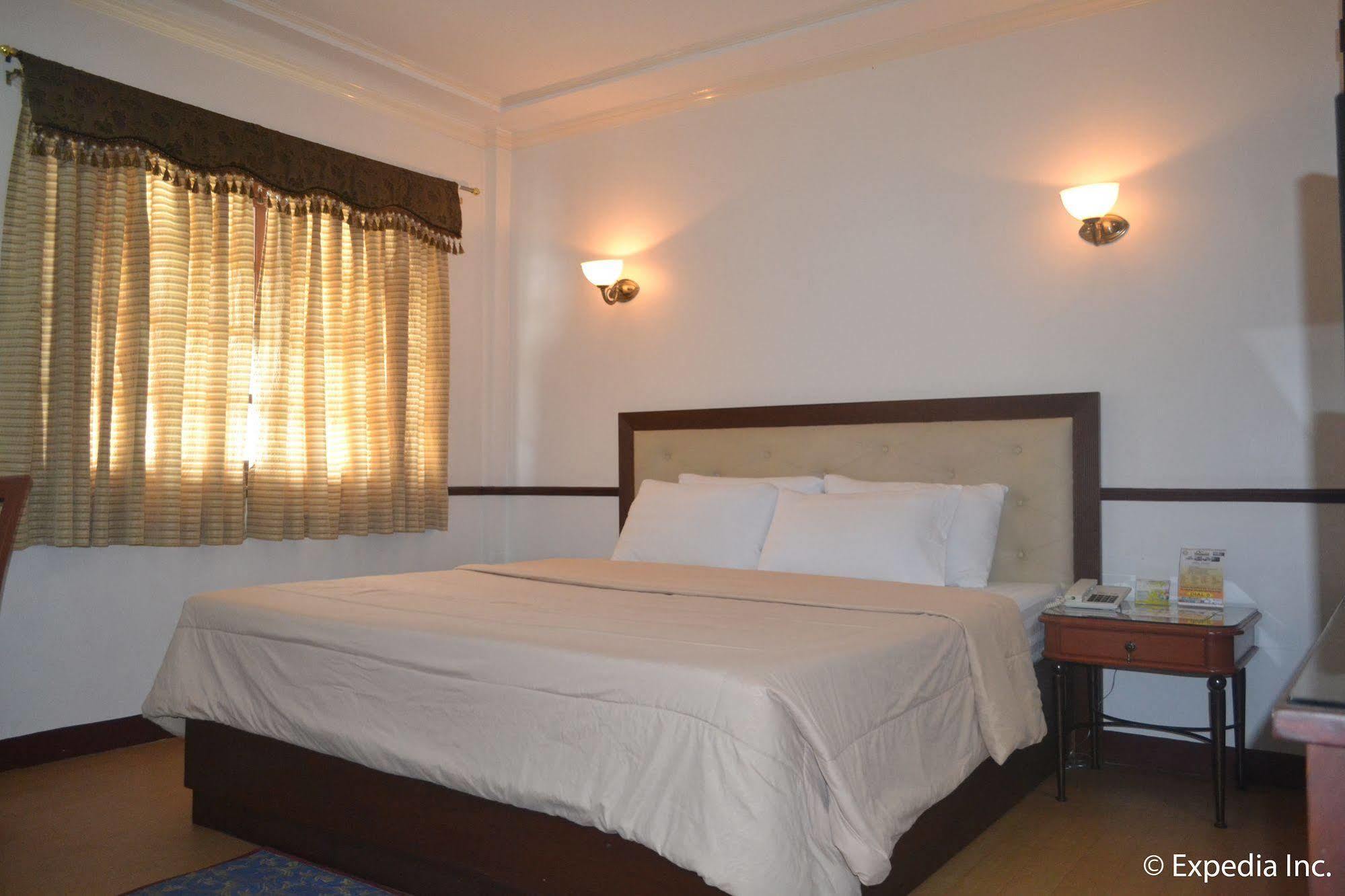 Bliss Hotel Dau Mabalacat Eksteriør bilde