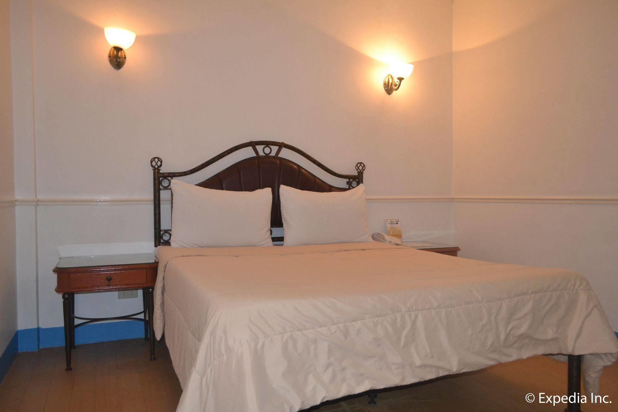 Bliss Hotel Dau Mabalacat Eksteriør bilde