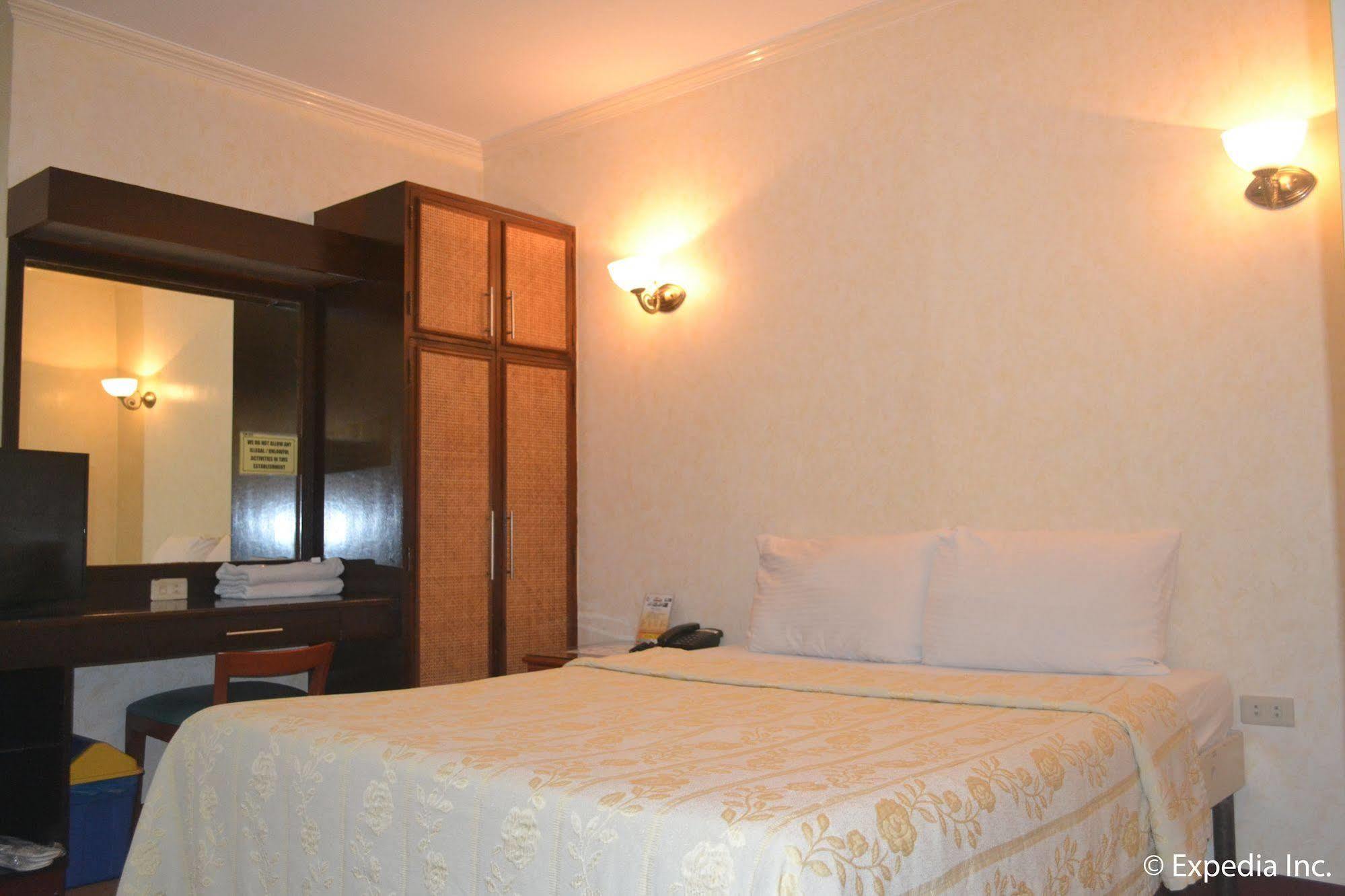 Bliss Hotel Dau Mabalacat Eksteriør bilde