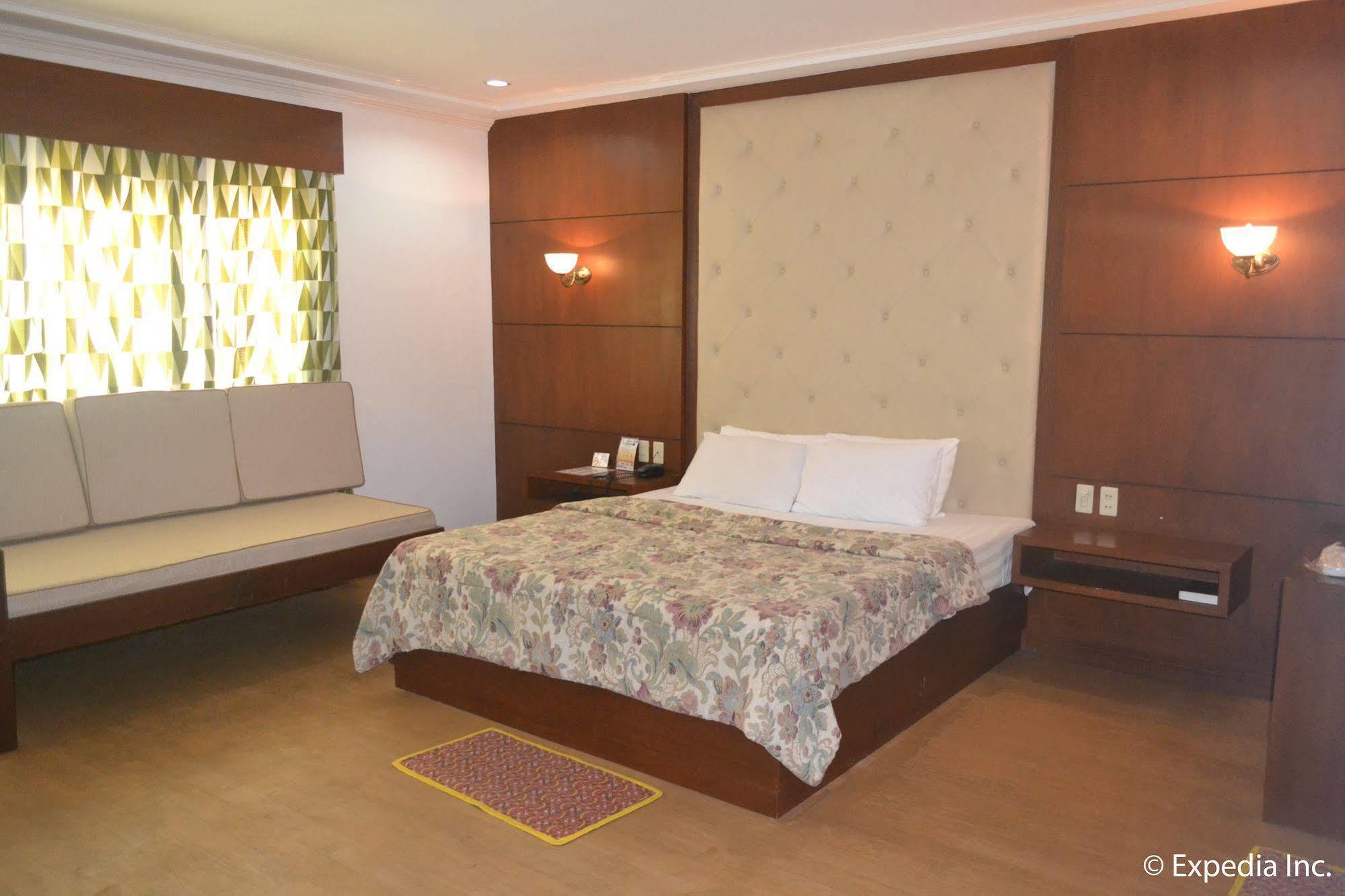 Bliss Hotel Dau Mabalacat Eksteriør bilde