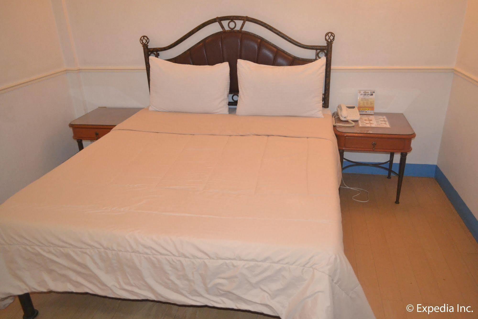 Bliss Hotel Dau Mabalacat Eksteriør bilde